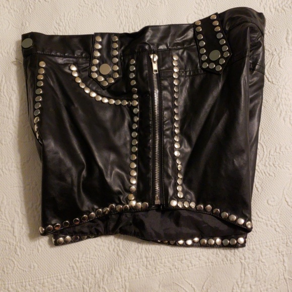 studded shorts - Picture 4 of 9